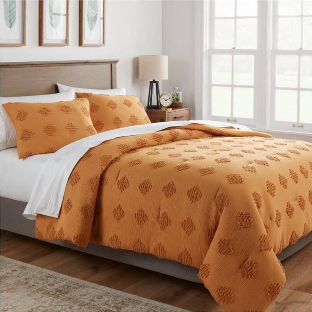 THRESHOLD NWT tufted diamond crinkle comforter & sham set -dark gold -twin